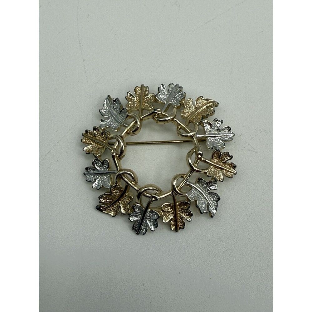 Vintage Sarah Coventry 1960s Silver and Gold Tone Leaf‎ Wreath Brooch